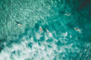 Por qué el surf y el yoga van tan bien juntos