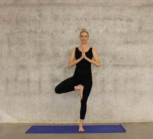 La Postura del árbol - Asana de yoga Vrksasana