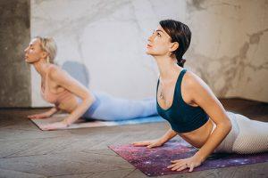 Yoga en verano. Refresca tu cuerpo con estas 7 posturas de yoga