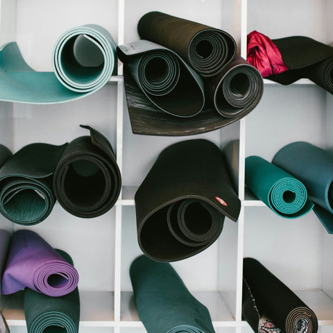 Esterillas de yoga: materiales y uso para una práctica óptima